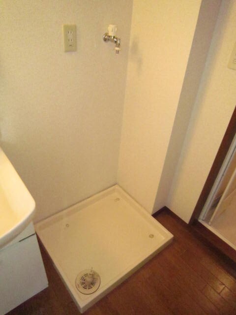 物件内観写真9　(洗濯機置場)