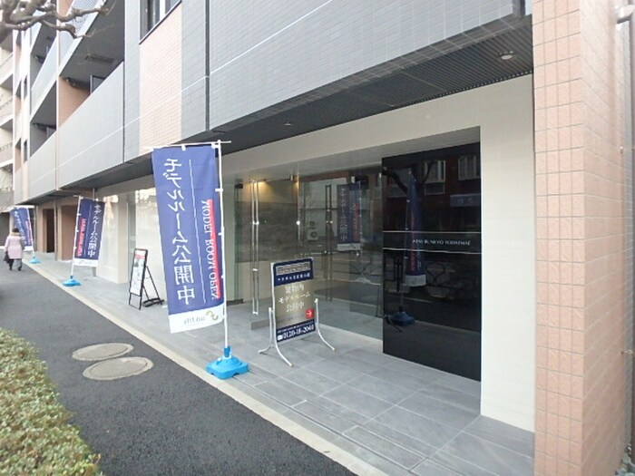 物件外観写真2　(エントランス部分)