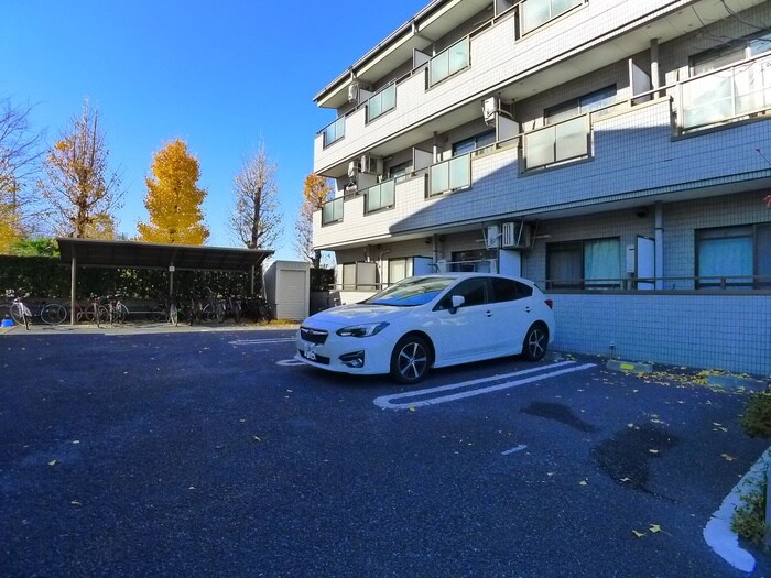 物件外観写真3　(駐車場)