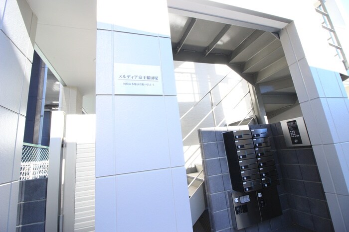 物件外観写真3　(エントランス部分)