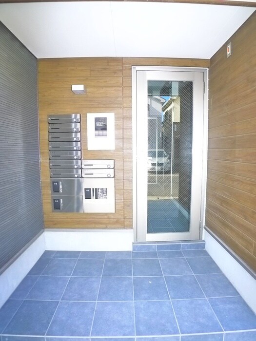 物件外観写真3　(エントランス部分)