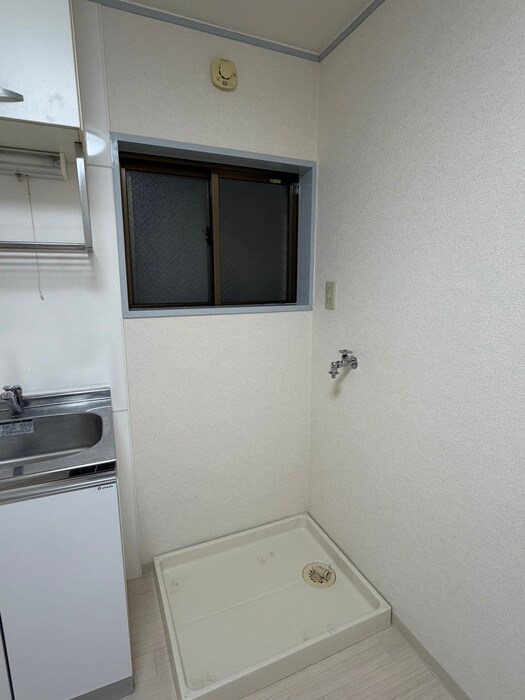 物件内観写真16　(洗濯機置場)