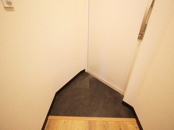 物件内観写真18　(玄関)
