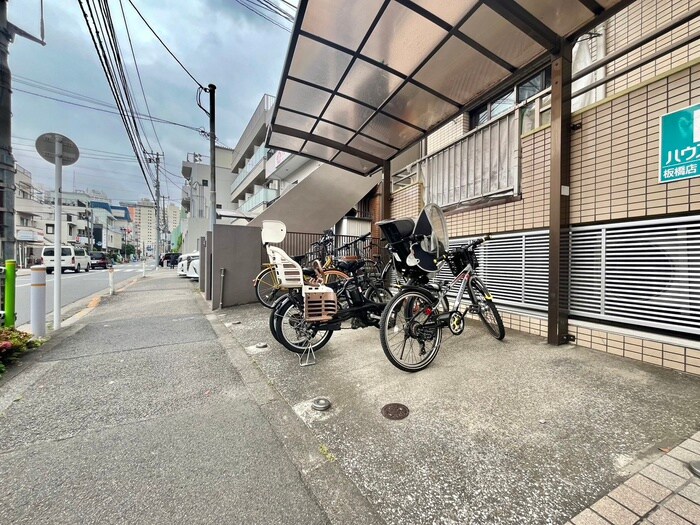 物件外観写真3　(駐輪場)