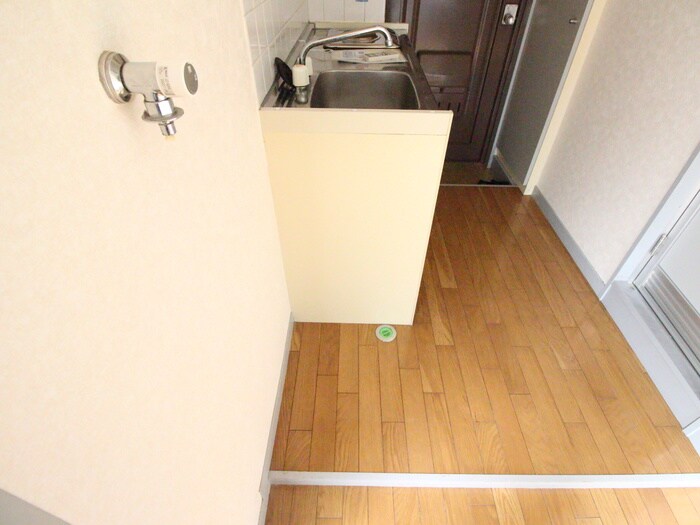 物件内観写真10　(洗濯機置場)