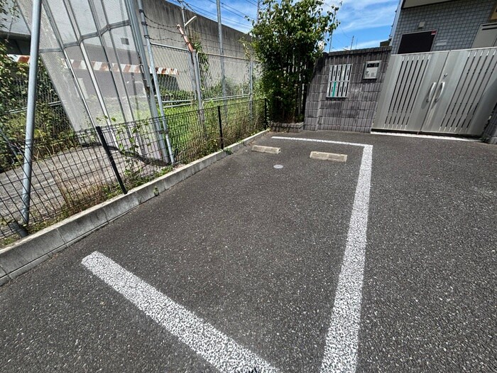 物件外観写真3　(駐車場)