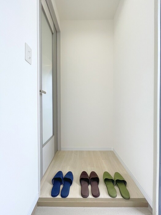 物件内観写真6　(玄関)