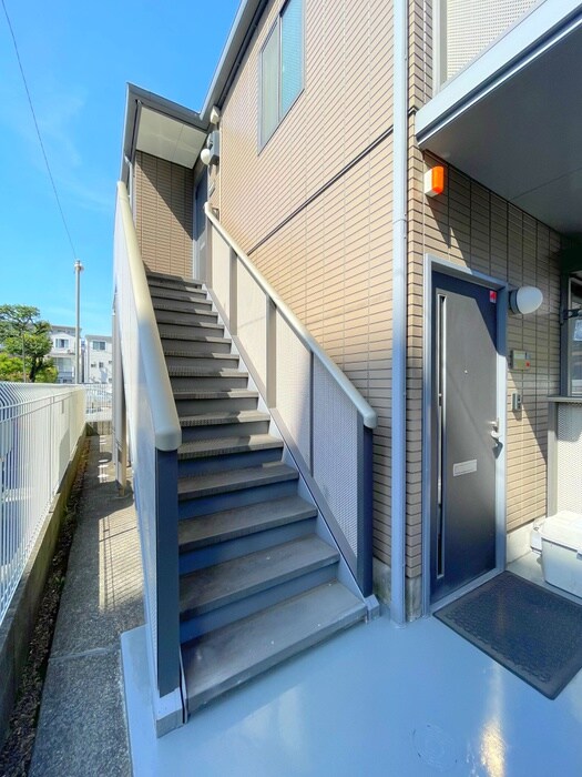 物件外観写真5　(エントランス部分)