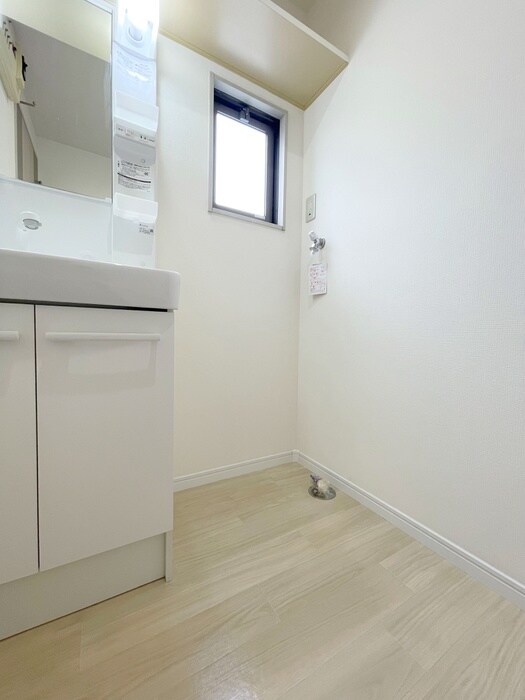 物件内観写真12　(洗濯機置場)