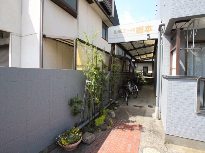 物件外観写真4　(エントランス部分)