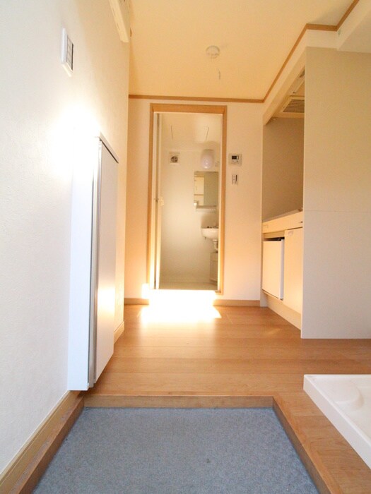 物件内観写真16　(玄関)