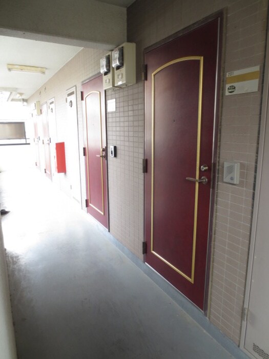 物件外観写真3　(エントランス部分)