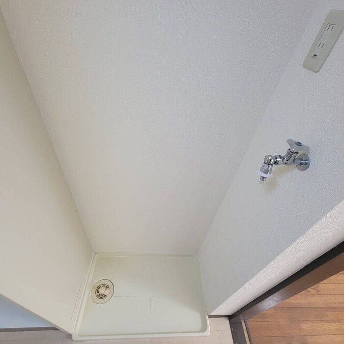 物件内観写真16　(洗濯機置場)