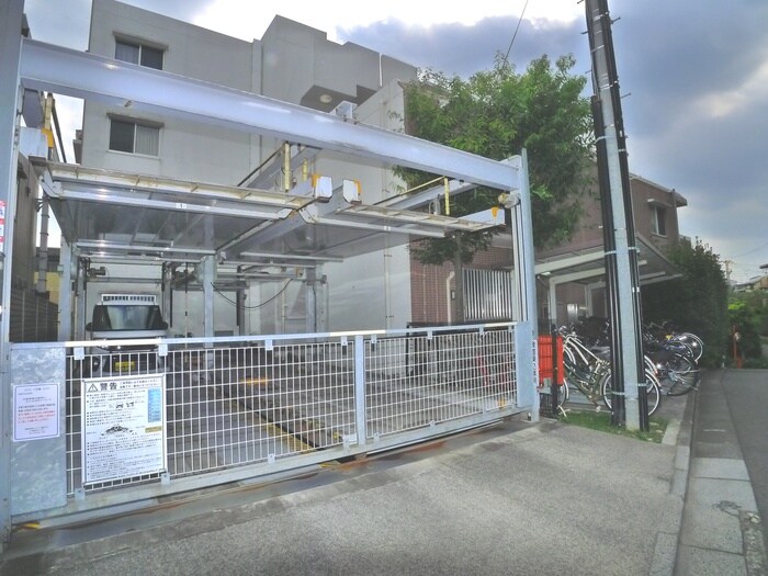 物件外観写真3　(駐車場)