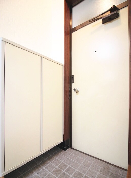物件内観写真6　(玄関)