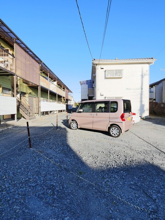 物件外観写真5　(駐車場)