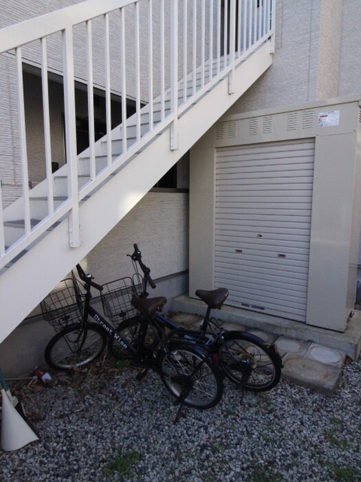 物件外観写真4　(駐輪場)