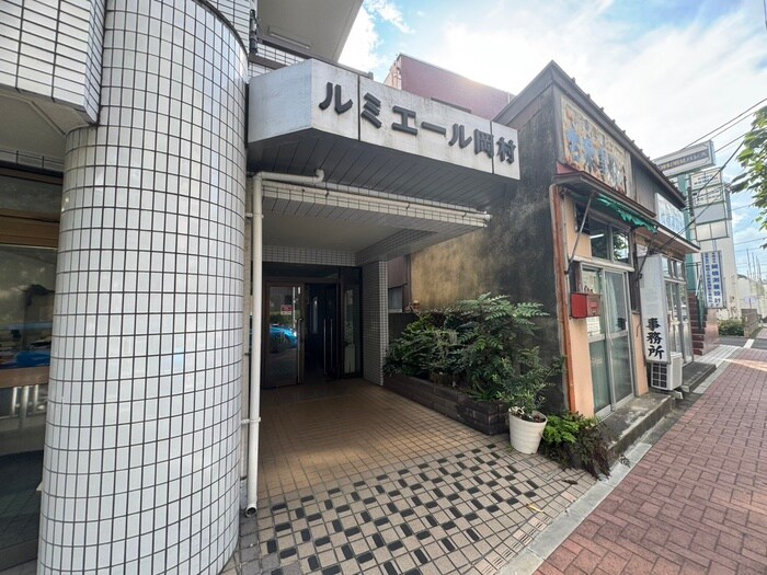 物件外観写真2　(エントランス部分)