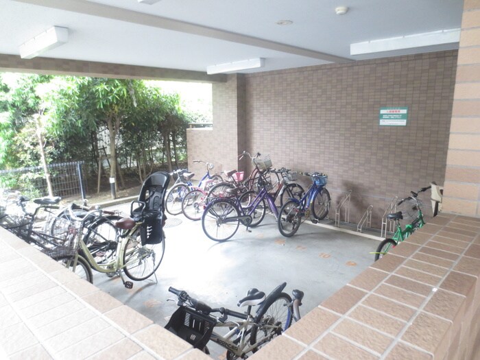 物件外観写真3　(駐輪場)