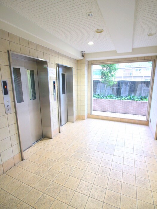 物件外観写真5　(エントランス部分)