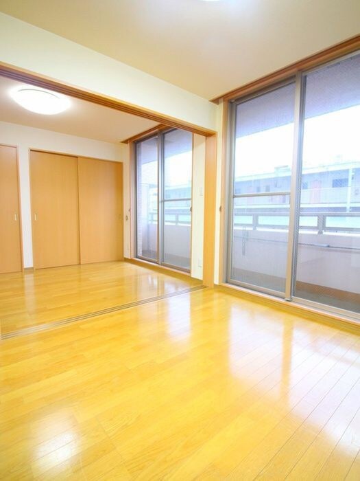 物件内観写真11　(室内からの展望)