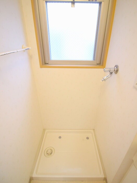 物件内観写真18　(洗濯機置場)