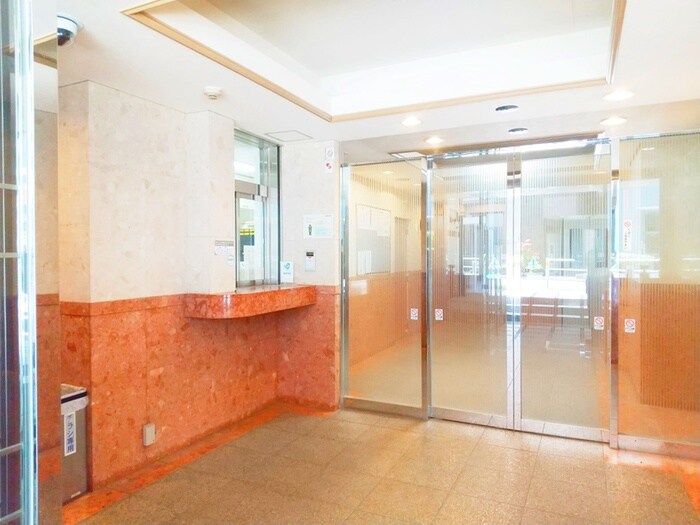 物件外観写真4　(エントランス部分)