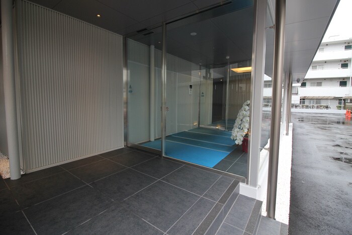 物件外観写真5　(エントランス部分)