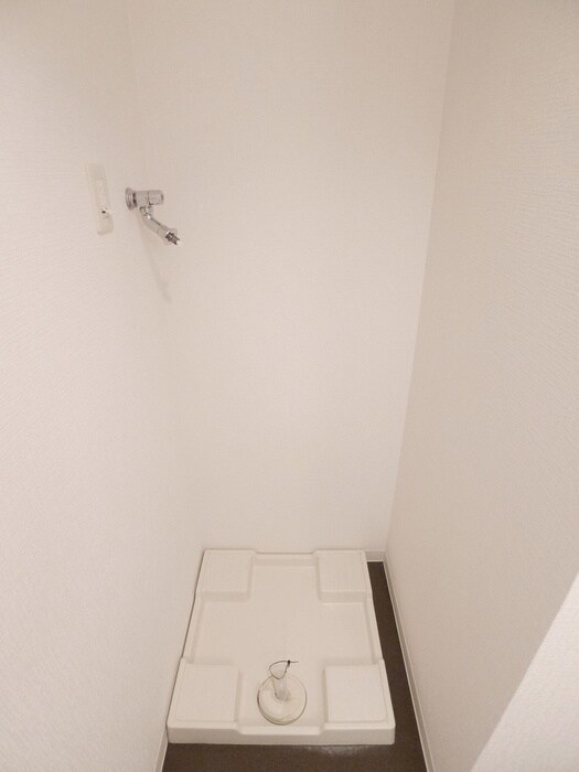 物件内観写真12　(洗濯機置場)