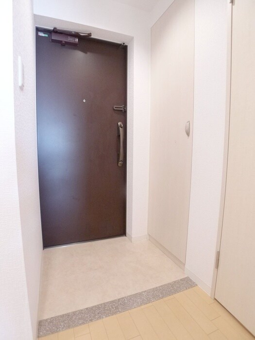 物件内観写真13　(玄関)