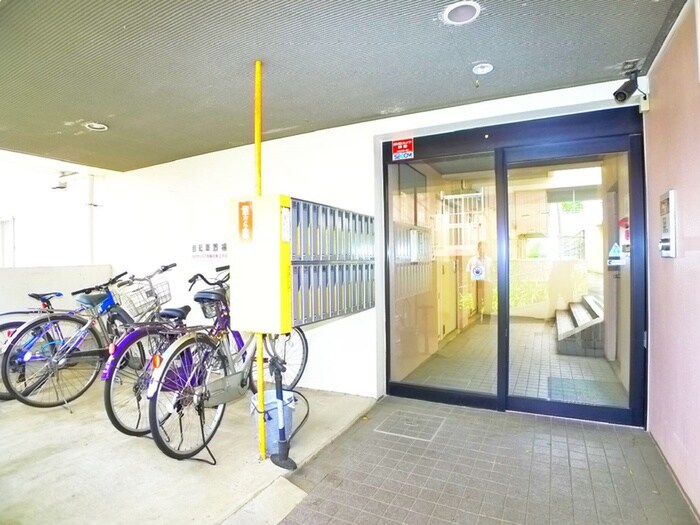 物件外観写真3　(エントランス部分)