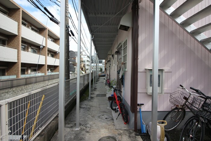 物件外観写真3　(エントランス部分)