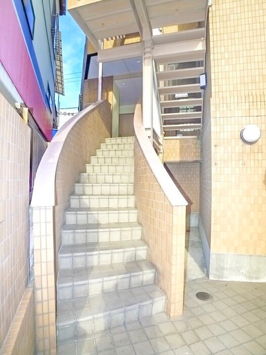 物件外観写真5　(エントランス部分)