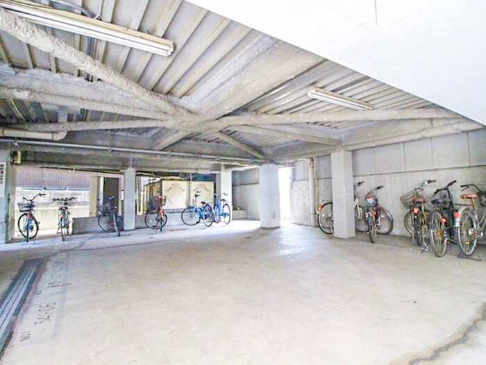 物件外観写真6　(駐輪場)