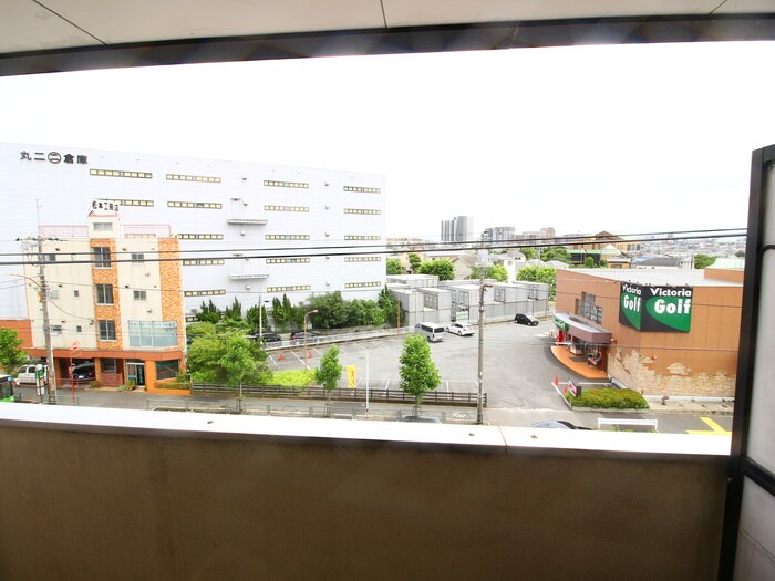 物件内観写真16　(室内からの展望)