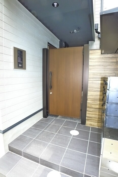 物件外観写真4　(エントランス部分)