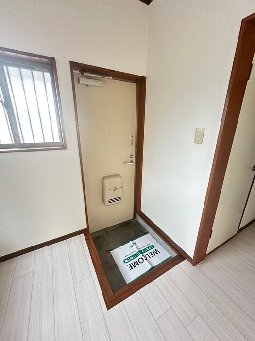物件内観写真7　(玄関)
