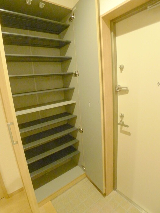 物件内観写真6　(玄関)