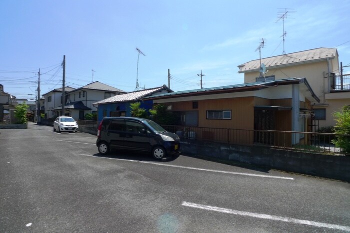 物件外観写真4　(駐車場)