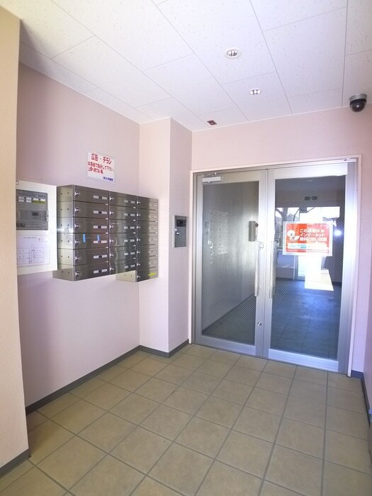 物件外観写真4　(エントランス部分)