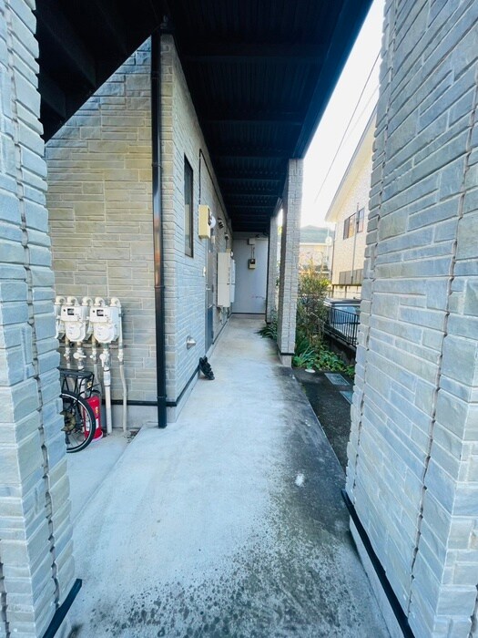 物件外観写真3　(エントランス部分)