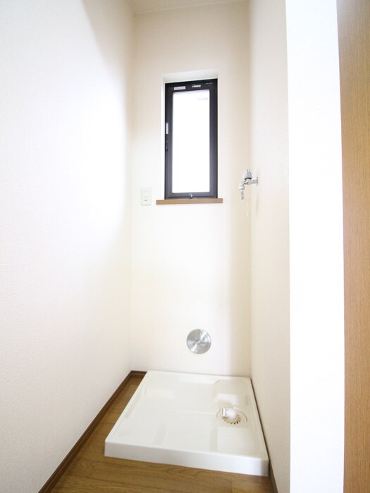 物件内観写真14　(洗濯機置場)