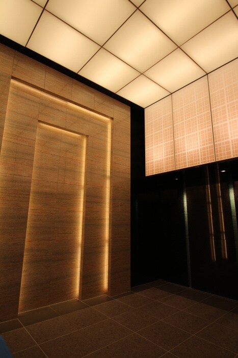 物件外観写真4　(エントランス部分)