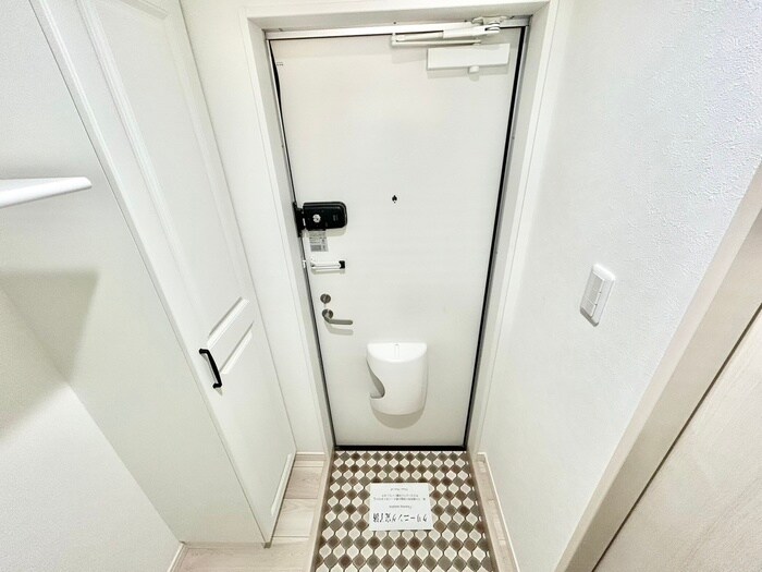 物件内観写真9　(玄関)