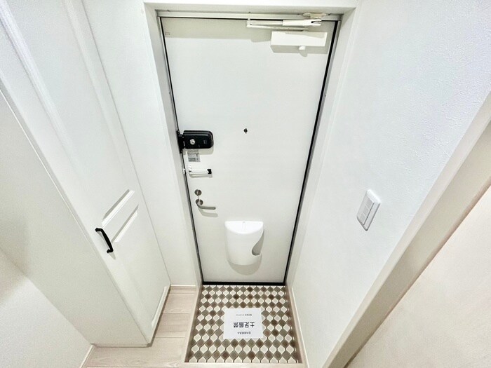 物件内観写真10　(玄関)