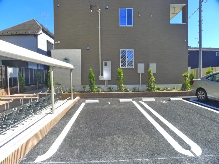 物件外観写真5　(駐車場)