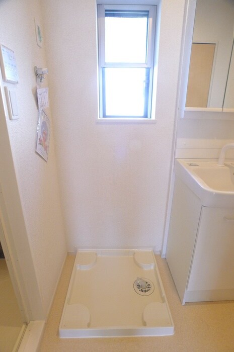 物件内観写真15　(洗濯機置場)