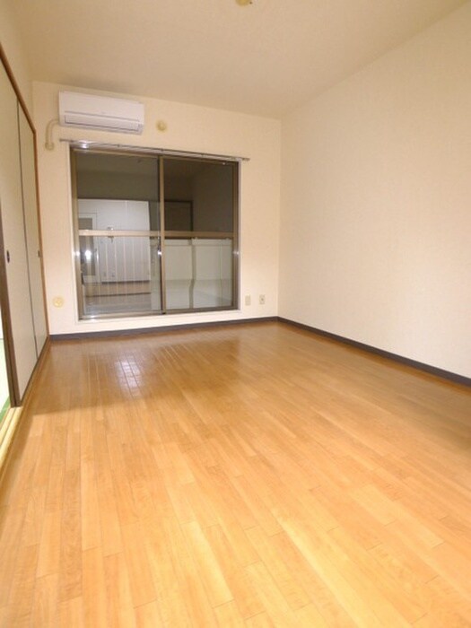 物件内観写真4　(居室)