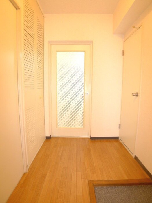 物件内観写真8　(玄関)