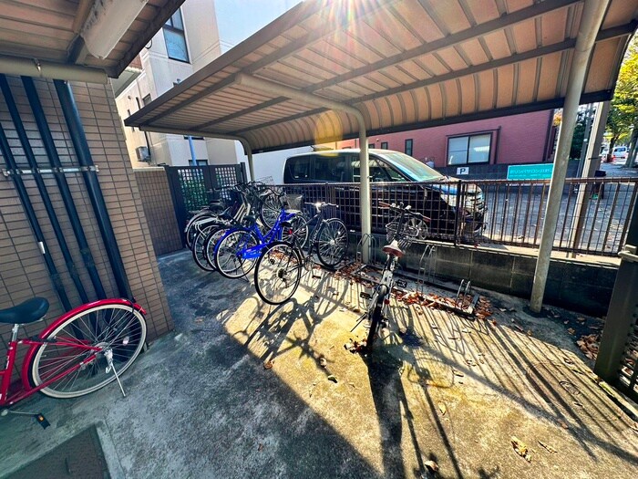 物件外観写真4　(駐輪場)